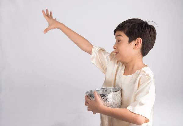 Menino brincando de água no festival de água ano novo Tailândia — Fotografia de Stock