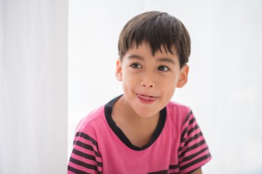 Küçük çocuk süt vintage renk stili içme