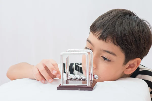 Little boy learning newton balance ball for science physic — Stock Photo, Image