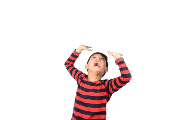Niño pequeño posar como tomando cosa pesada sobre su cabeza aislado — Foto de Stock