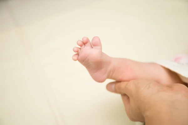 Close-up van baby voeten nieuwe born — Stockfoto