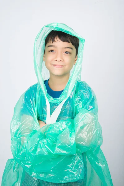 Menino vestindo casaco de chuva no fundo branco — Fotografia de Stock