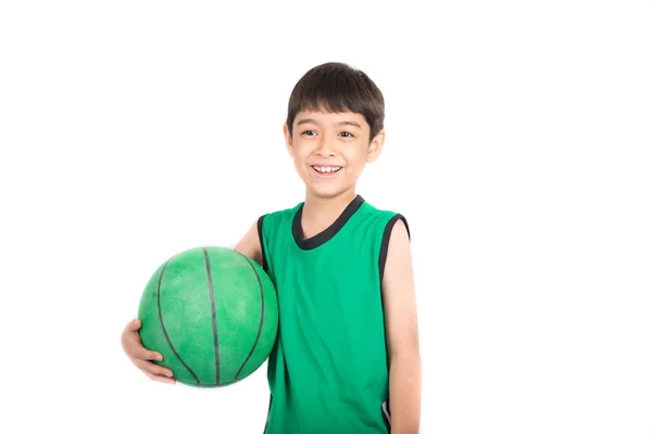 Menino jogando greea basquete em verde PE esporte uniforme no fundo branco — Fotografia de Stock