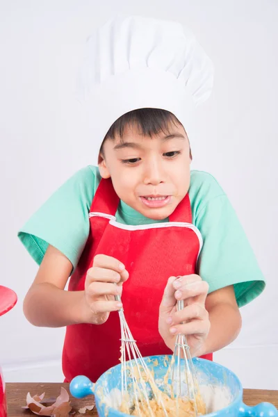 Liten pojke matlagning kaka hem gjord bageri — Stockfoto