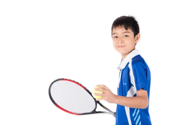 Menino jogando raquete de tênis e bola de tênis na mão — Fotografia de Stock