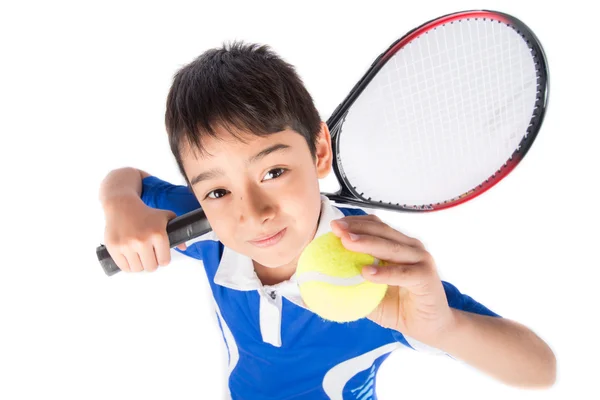 Menino jogando raquete de tênis e bola de tênis na mão — Fotografia de Stock