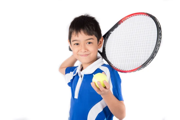 Niño jugando raqueta de tenis y pelota de tenis en la mano — Foto de Stock