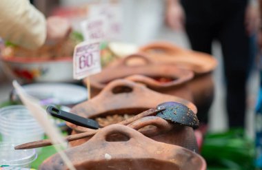 Kuzey Tayland 'da kızarmış şehriye.