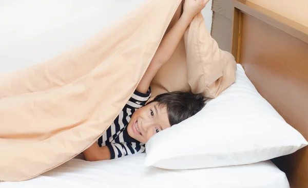 Little boy under blanket — Stock Photo, Image