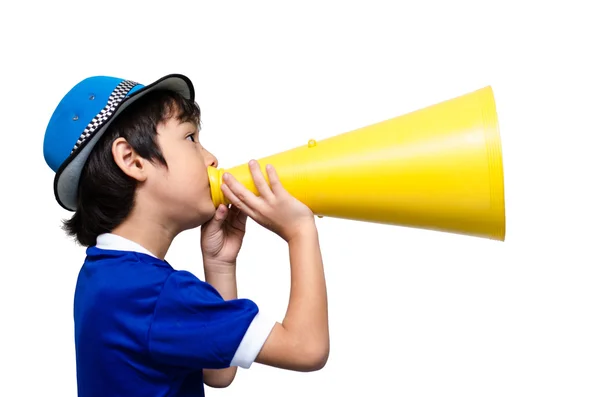 Lille dreng råber med megafon på hvid baggrund - Stock-foto