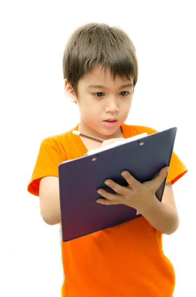 Kleine jongen schrijfpapier door potlood op witte achtergrond — Stockfoto