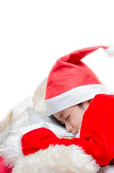 Kleiner Junge schläft auf Weihnachtsmann-Kleid mit dem großen Bären — Stockfoto