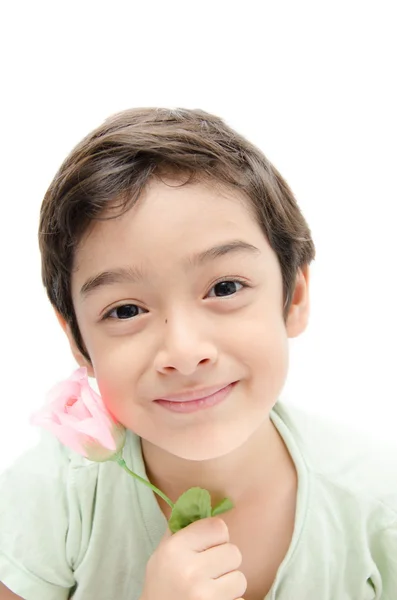 Kleine jongen roos in de hand nemen op witte achtergrond — Stockfoto