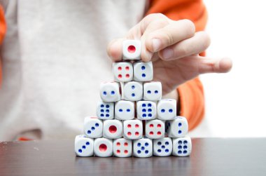 El alarak zar üstte 