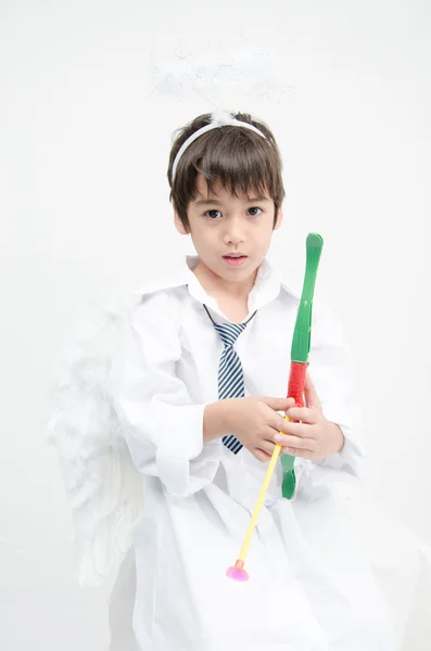 Kleine jongen portret beweren als Cupido met vleugel — Stockfoto