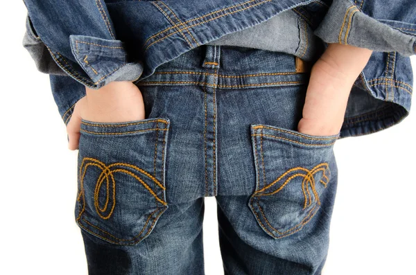 Закрыть заднюю часть джинсовых штанов на белом фоне — стоковое фото