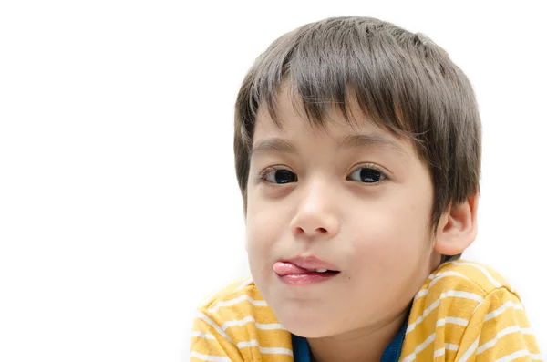 Kleine jongen portret close-up gezicht op witte achtergrond — Stockfoto