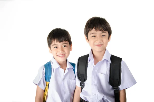 Piccolo studente fratello ragazzo in uniforme su sfondo bianco — Foto Stock