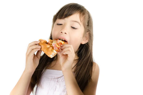 Klein meisje pizza eten op witte achtergrond — Stockfoto