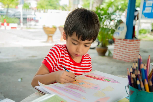 Little boy drawing image outdoor — Stock Photo, Image