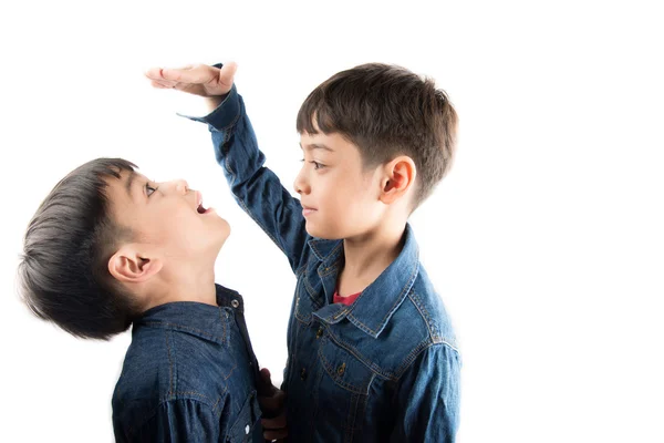 Little sibling boy brothers checking there tall each other — Stock Photo, Image