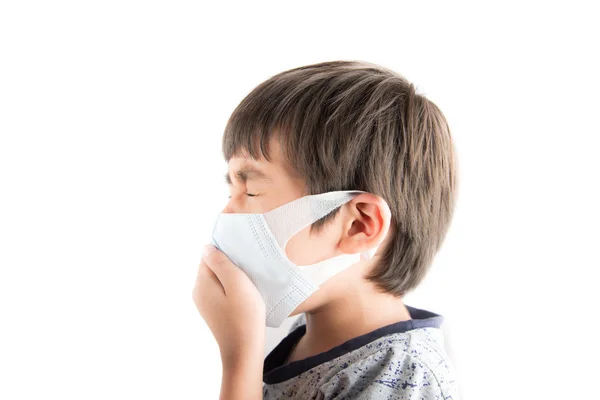 Kisfiú egészségügyi maszk védi a fehér háttér — Stock Fotó