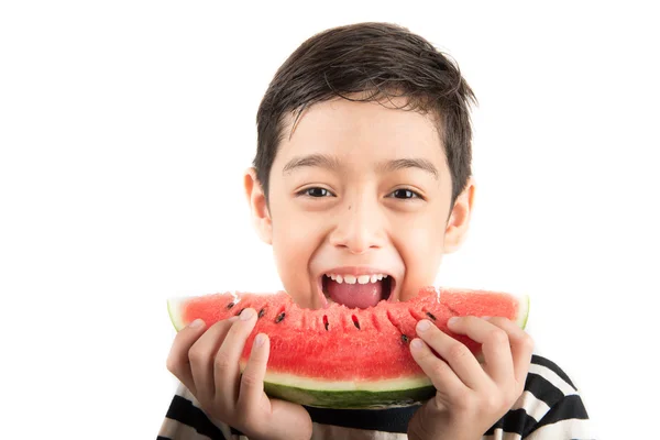 Küçük çocuk watermelin beyaz arka plan üzerinde yemek — Stok fotoğraf