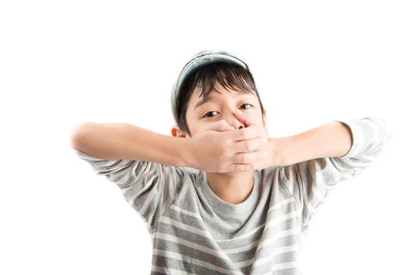 Mano de niño pequeño cerrando boca sobre fondo blanco — Foto de Stock