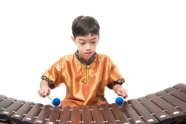 Liten pojke att lära sig Thai instument xylofon, Ranat, — Stockfoto