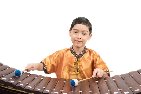 Niño aprendiendo tailandés clásico xilófono instumento — Foto de Stock