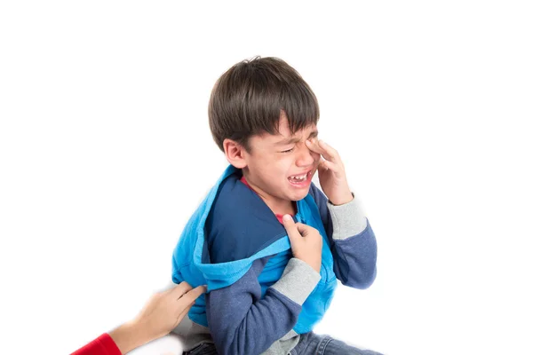 Kleiner Junge weint mit Tränen — Stockfoto