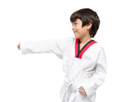 Taekwondo sınıfında küçük çocuk