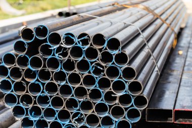 Çelik borular yığını