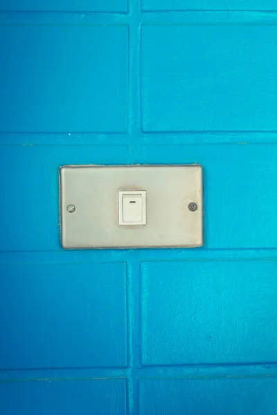 Oude witte switch op de muur bue — Stockfoto