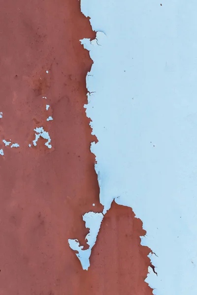 Ржавая стена очищает фон от краски — стоковое фото