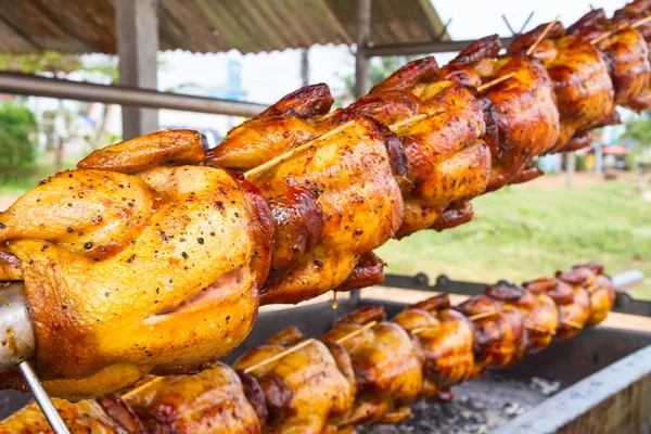 Grilled chicken in market — Stock Photo, Image