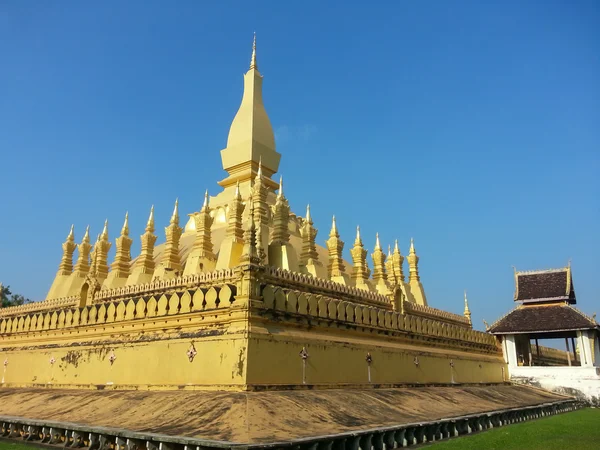 Pha stupa že luang vientiane, laos — Stock fotografie