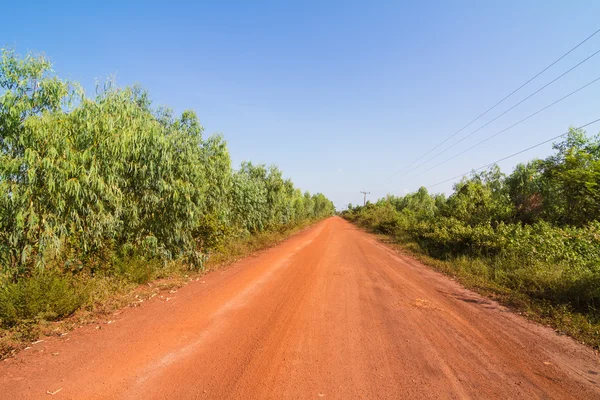 Onverharde weg in het platteland van Thailand — Stockfoto