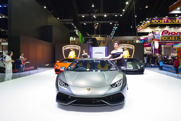 Bangkok - 30. března: Lamborghini auto na displeji v The 36 th Bangkok International Motor Show na 30 března 2015 v Bangkoku, Thajsko — Stock fotografie