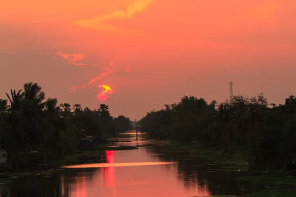 Klong Mahasawat kanál v západu slunce světlo — Stock fotografie
