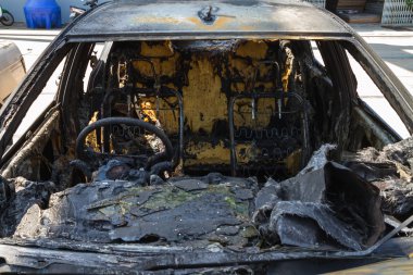 Yangından sonra araba iç