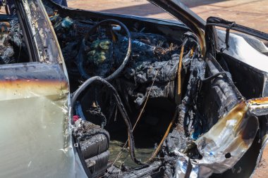 Yangından sonra araba iç