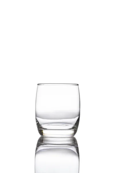 白色背景的空玻璃杯 — 图库照片