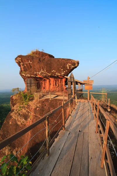 Wooden bridge winding around the steep mountain — Stock Photo, Image