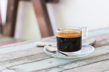 Kahve fincan sıcak eski ahşap masa