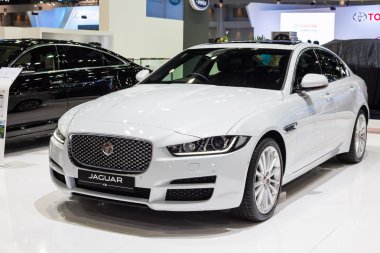 Jaguar araba ekranda