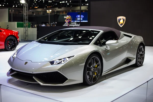 Ekranda süper araba Lamborghini