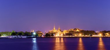 Wat Phra Kaew ve Grand Palace yanında nehir Bangkok
