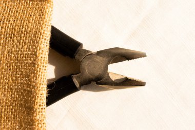 Üst görünüm - küçük plastik saplar kerpeten ve kıskaçlar.