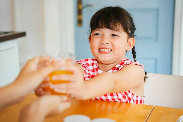 Asian Little Girl Taking Glass Orange Juice Mother Hands — Stock Photo, Image